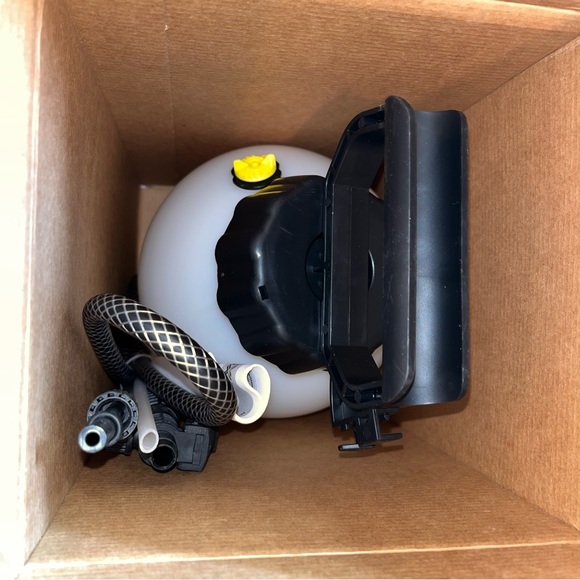 New HDX 1 Gallon Multi-Purpose Sprayer 1501HDX 1 gallon (3.7 liters) - Picture 3 of 3